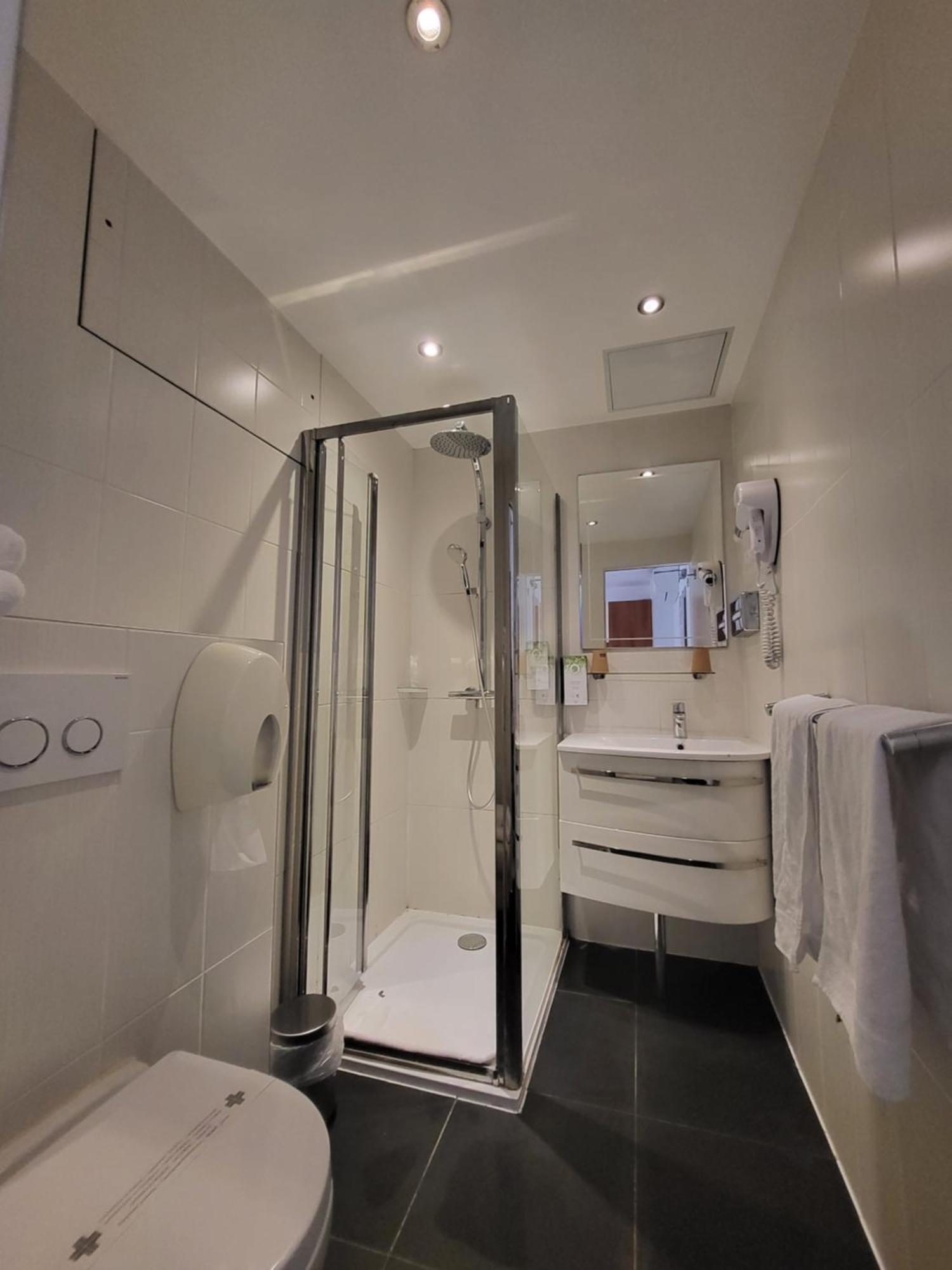 Kyriad Saint Quentin En Yvelines - Montigny Экстерьер фото