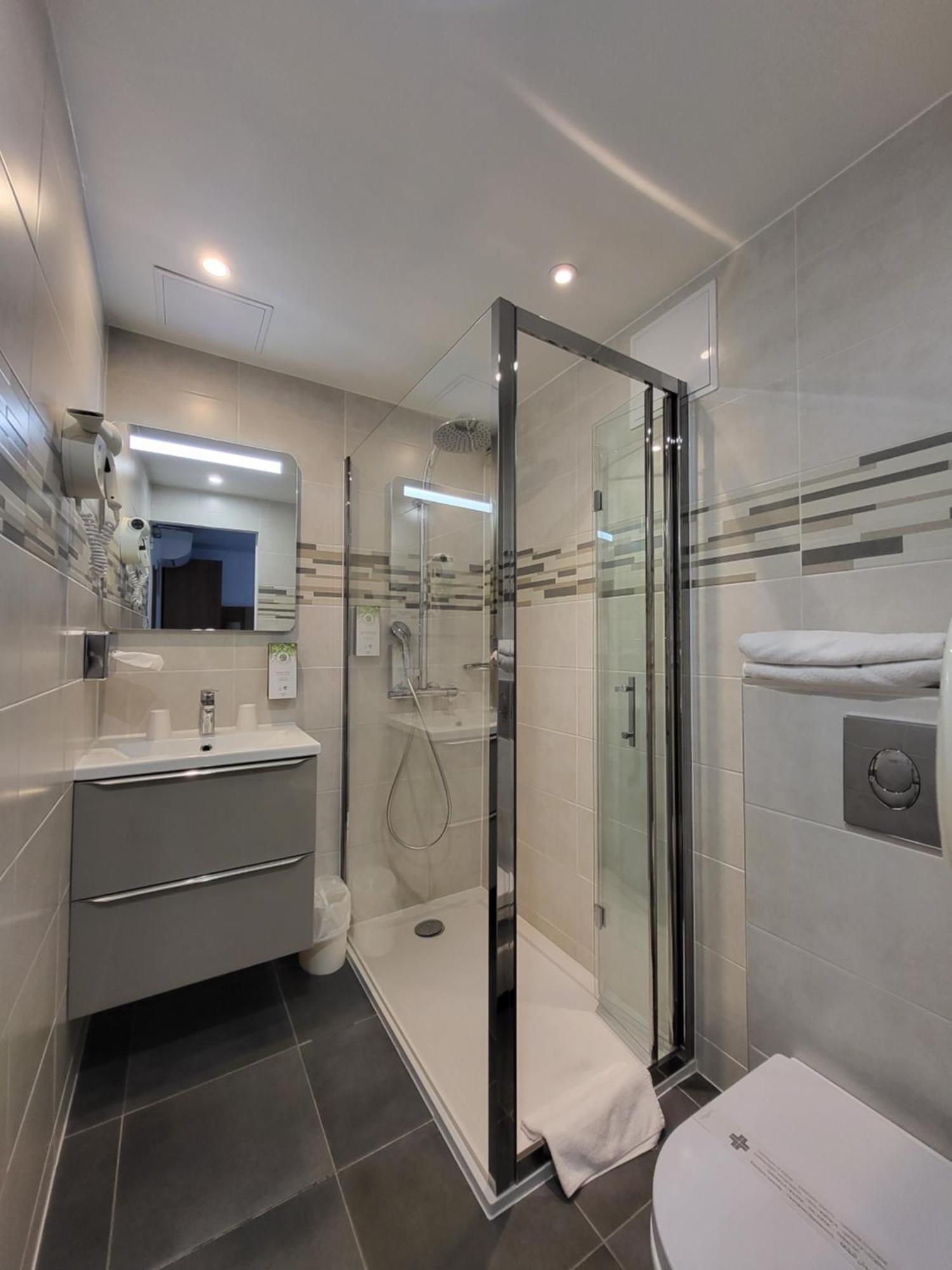 Kyriad Saint Quentin En Yvelines - Montigny Экстерьер фото