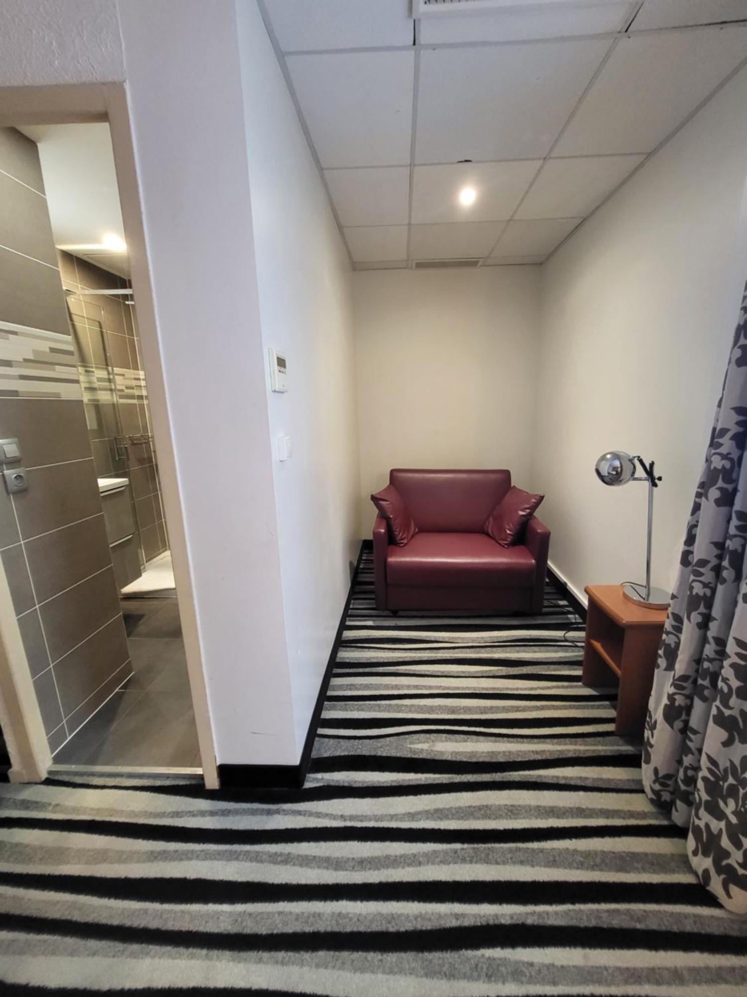 Kyriad Saint Quentin En Yvelines - Montigny Экстерьер фото