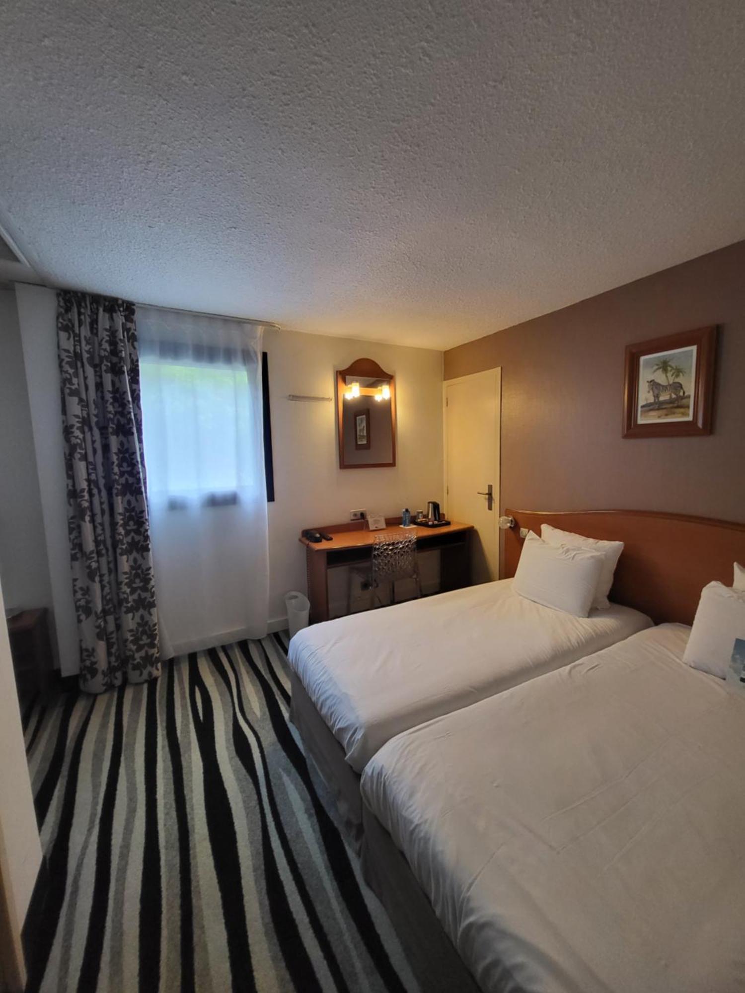 Kyriad Saint Quentin En Yvelines - Montigny Экстерьер фото