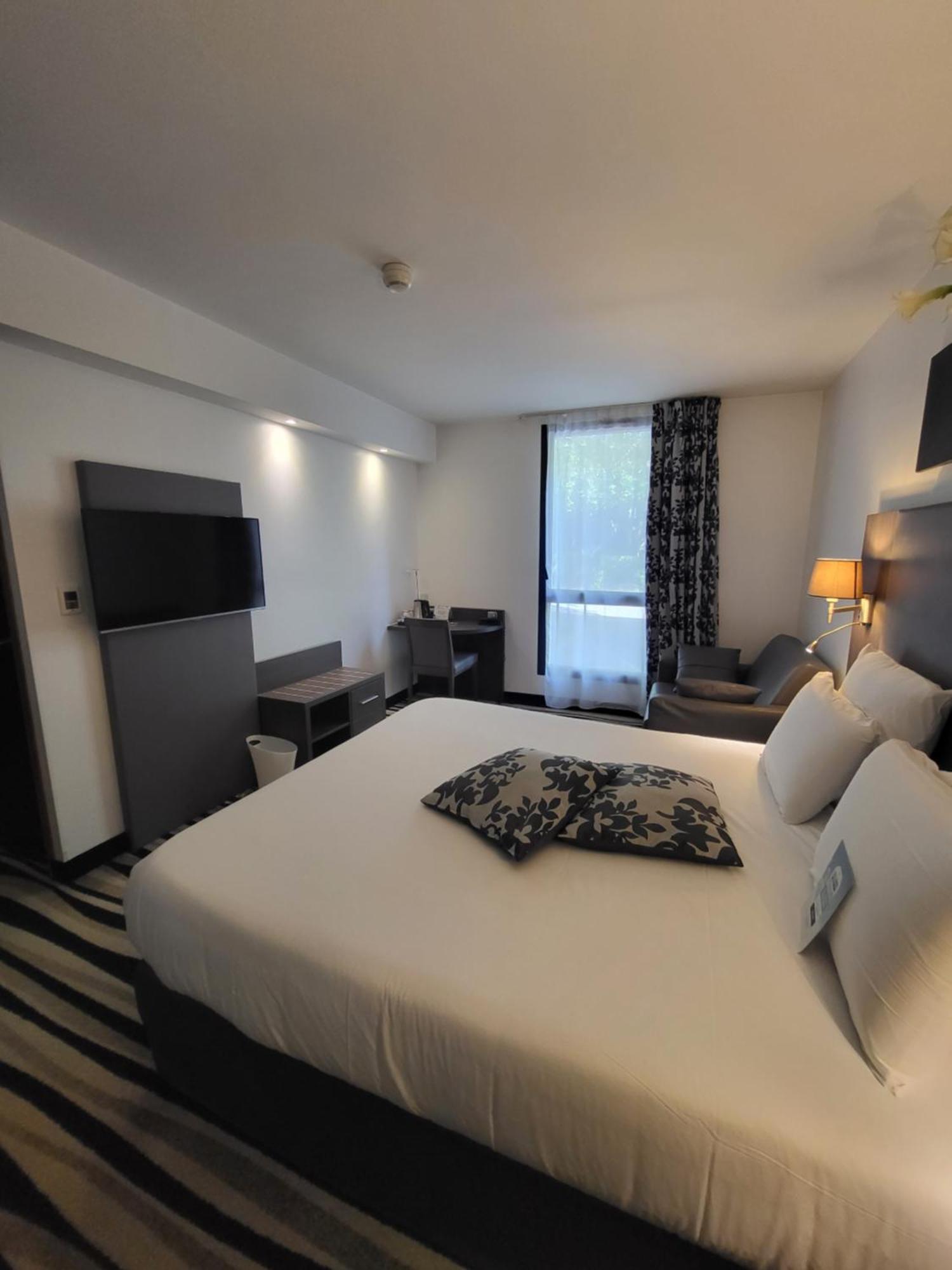 Kyriad Saint Quentin En Yvelines - Montigny Экстерьер фото