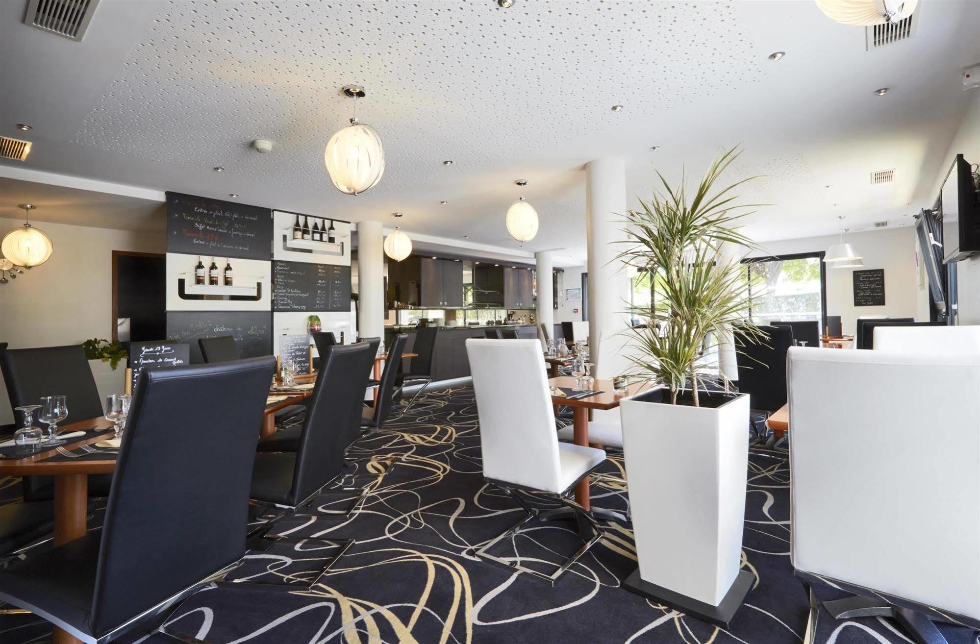 Kyriad Saint Quentin En Yvelines - Montigny Экстерьер фото